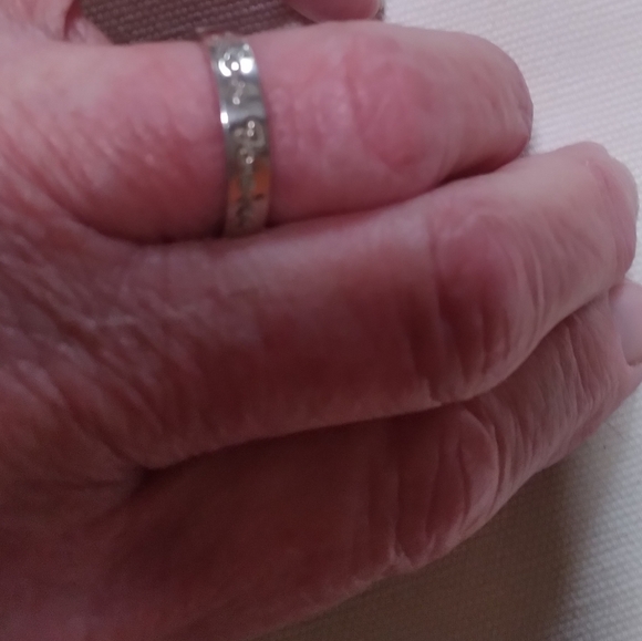 $10 925 Sterling Silver "Love Forever" engraved size 7 Ring πβ₯ - Picture 7 of 11